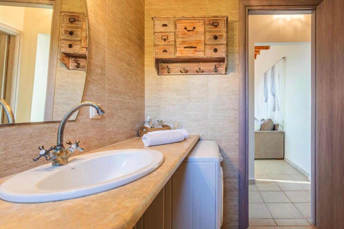 Mani Panoramic Seaviews - Luxury Summer Haven Levktron Екстер'єр фото