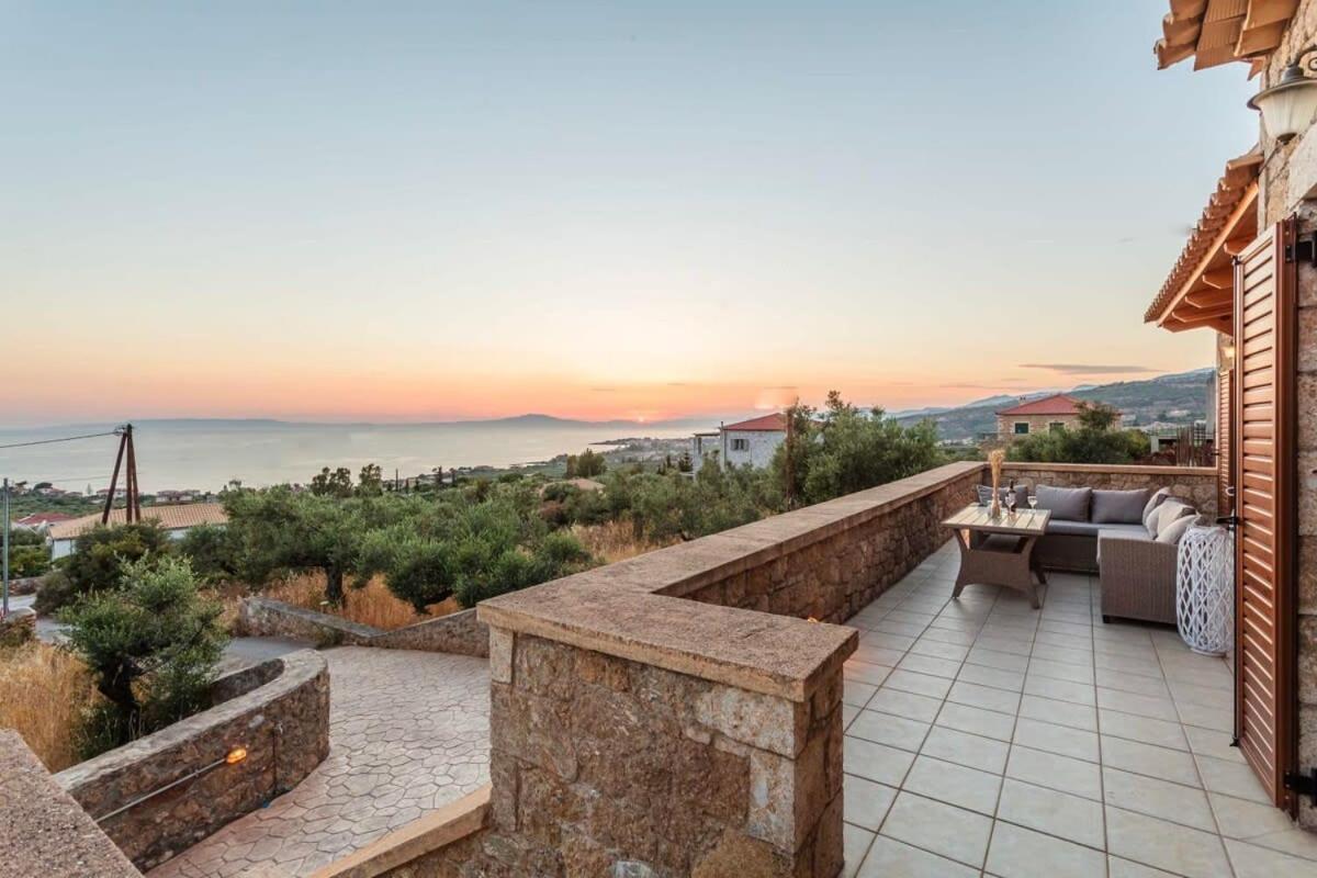 Mani Panoramic Seaviews - Luxury Summer Haven Levktron Екстер'єр фото